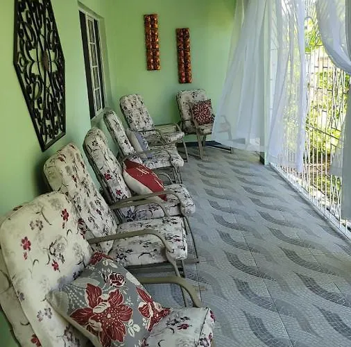 Elizabeth Retreat - Island Time *